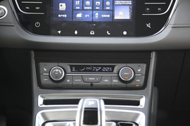 2018款吉利帝豪EV450尊贵版