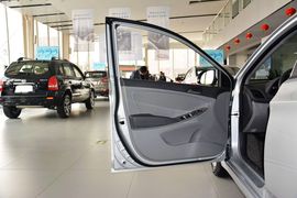 2014款现代瑞纳三厢1.4L自动智能型GLS