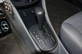 2014款现代瑞纳三厢1.4L自动智能型GLS