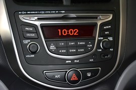 2014款现代瑞纳三厢1.4L自动智能型GLS