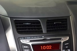 2014款现代瑞纳三厢1.4L自动智能型GLS