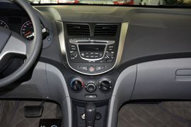 2014款现代瑞纳三厢1.4L自动智能型GLS