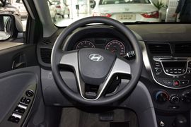 2014款现代瑞纳三厢1.4L自动智能型GLS