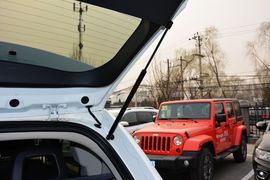 2014款Jeep指南者2.0L两驱改款精英版到店实拍