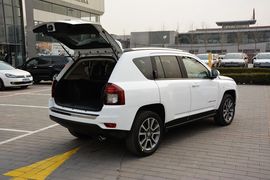 2014款Jeep指南者2.0L两驱改款精英版到店实拍