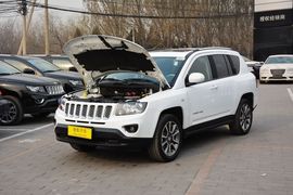 2014款Jeep指南者2.0L两驱改款精英版到店实拍