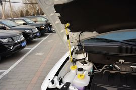 2014款Jeep指南者2.0L两驱改款精英版到店实拍