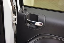 2014款Jeep指南者2.0L两驱改款精英版