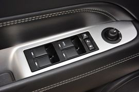 2014款Jeep指南者2.0L两驱改款精英版