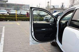 2014款Jeep指南者2.0L两驱改款精英版