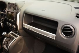 2014款Jeep指南者2.0L两驱改款精英版