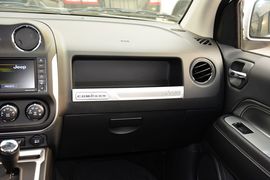 2014款Jeep指南者2.0L两驱改款精英版