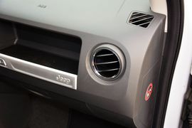 2014款Jeep指南者2.0L两驱改款精英版