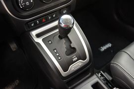 2014款Jeep指南者2.0L两驱改款精英版