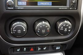 2014款Jeep指南者2.0L两驱改款精英版
