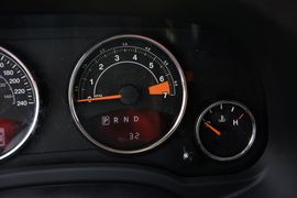 2014款Jeep指南者2.0L两驱改款精英版