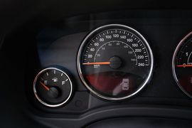 2014款Jeep指南者2.0L两驱改款精英版