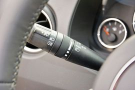 2014款Jeep指南者2.0L两驱改款精英版