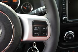 2014款Jeep指南者2.0L两驱改款精英版