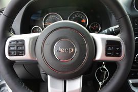 2014款Jeep指南者2.0L两驱改款精英版