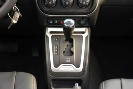 2014款Jeep指南者2.0L两驱改款精英版