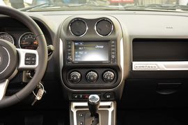 2014款Jeep指南者2.0L两驱改款精英版