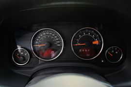 2014款Jeep指南者2.0L两驱改款精英版