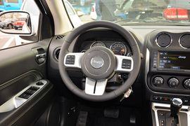 2014款Jeep指南者2.0L两驱改款精英版