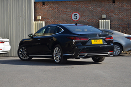 2018款雷克萨斯LS350豪华版