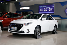 2018款比亚迪秦EV450 智联尊尚型