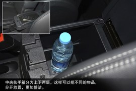 2014款Jeep指南者2.0L两驱改款精英版到店实拍