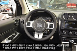 2014款Jeep指南者2.0L两驱改款精英版到店实拍