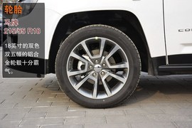 2014款Jeep指南者2.0L两驱改款精英版到店实拍