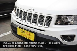 2014款Jeep指南者2.0L两驱改款精英版到店实拍