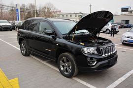 2014款Jeep指南者2.4L改款四驱舒适版到店实拍