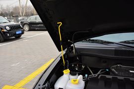 2014款Jeep指南者2.4L改款四驱舒适版到店实拍