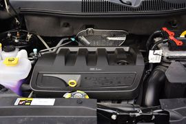 2014款Jeep指南者2.4L改款四驱舒适版到店实拍