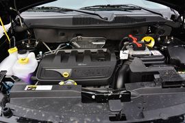 2014款Jeep指南者2.4L改款四驱舒适版到店实拍