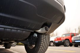 2014款Jeep指南者2.4L改款四驱舒适版到店实拍
