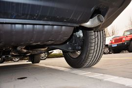 2014款Jeep指南者2.4L改款四驱舒适版到店实拍