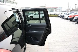 2014款Jeep指南者2.4L改款四驱舒适版