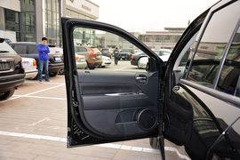 2014款Jeep指南者2.4L改款四驱舒适版