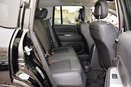 2014款Jeep指南者2.4L改款四驱舒适版