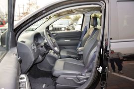 2014款Jeep指南者2.4L改款四驱舒适版