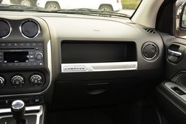 2014款Jeep指南者2.4L改款四驱舒适版
