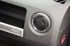 2014款Jeep指南者2.4L改款四驱舒适版