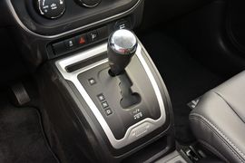 2014款Jeep指南者2.4L改款四驱舒适版