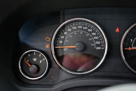 2014款Jeep指南者2.4L改款四驱舒适版