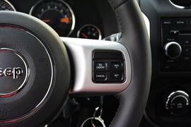 2014款Jeep指南者2.4L改款四驱舒适版