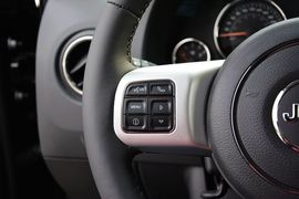 2014款Jeep指南者2.4L改款四驱舒适版